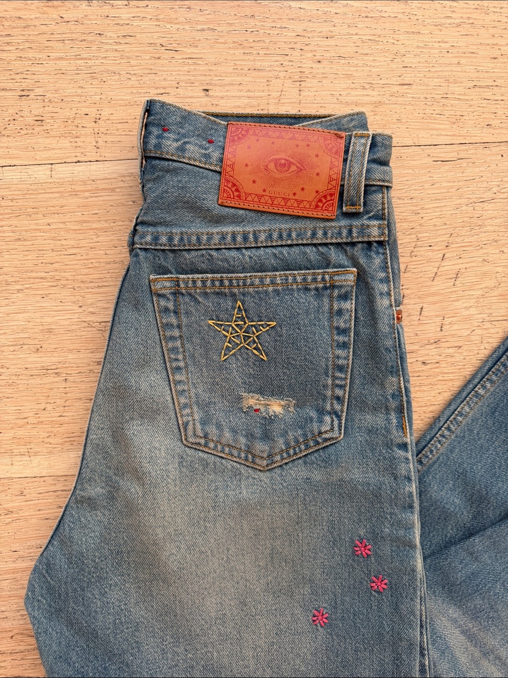 Gucci high waste Light Blue Embroidered Boyfriend Jeans. Size 23